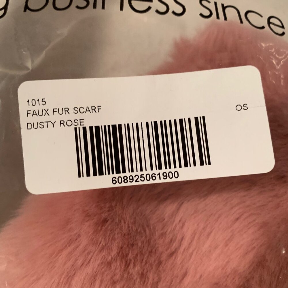 SURELL FAUX FUR PULL THRU SCARF NWT *HP* - Picture 9 of 9